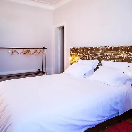 Gasthof Dona Emilia Guest House & Studio Apartment Building