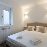 Dona Emilia Studio Apartments بيت ضيافة
