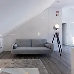 Dona Emilia Studio Apartments بيت ضيافة