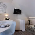 بيت ضيافة Dona Emilia Studio Apartments