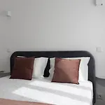 Dona Emilia Studio Apartments بيت ضيافة