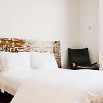 Dona Emília Studio Apartments Pensión 4*