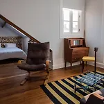 Dona Emília Studio Apartments Pensión