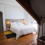 Dona Emília Studio Apartments Pensión