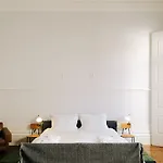 Dona Emilia Studio Apartments فيانا دو كاستيلو
