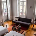 Dona Emilia Studio Apartments بيت ضيافة 4*