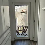 Dona Emília Studio Apartments Pensión